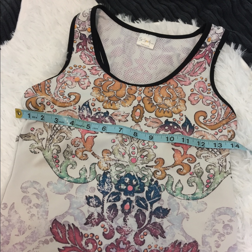 Absolutely beautiful work out top lot - Picture 3 of 8